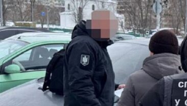 Чиновника затримали за вимагання хабаря за переведення військовослужбовця