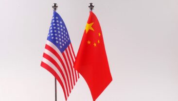Президент США через 9 років знову відвідує Китай