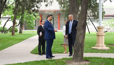 Сі Цзіньпін та Дональд Трамп провели зустріч у вузькому складі у Пекіні
