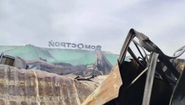Пожежа в торговому центрі “Апельсин” в Іскитимі: дах обрушився