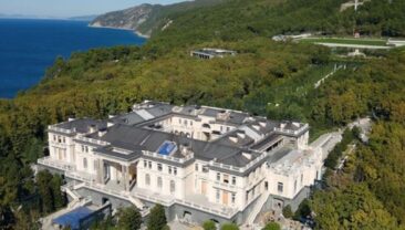 Нефтяне забруднення наближається до Геленджика