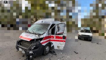 Внаслідок атаки на цивільний транспорт в Херсоні загинув чоловік, ще п’ятеро постраждали