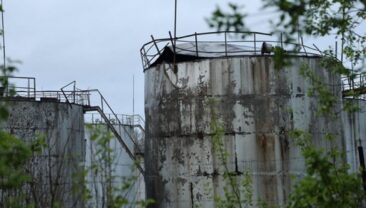 Дрон врезався в пустий нафтовий резервуар в Латвії
