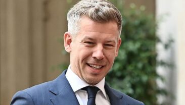 Новообраний прем’єр-министр Венгрії закликав громадян на святкування “смени режиму”