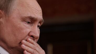 Чиновників РФ зобов’язали здавати годинники перед зустрічами з Путіним