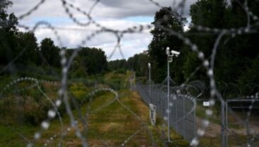 Литва затримала 18 нелегальних мігрантів, які прорили тунель з Білорусі