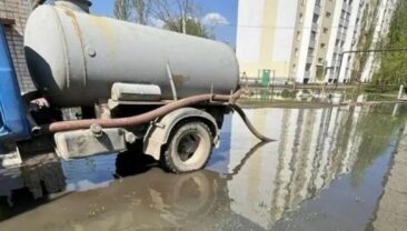 У російському місті Енгельс – без води через аварію на коллекторі