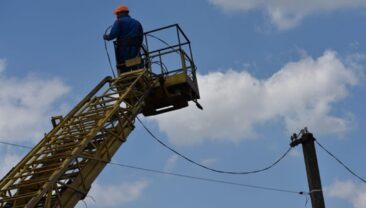В Україні знову відключення електроенергії через обстріли та негоду