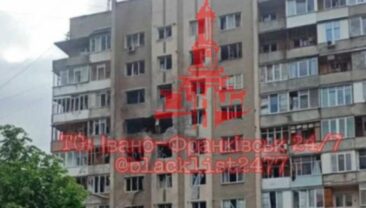 В Івано-Франківську внаслідок атак росіян пошкоджено житловий будинок, троє поранених
