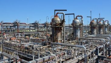 Астраханський газоперобний завод знову призупинив виробництво після атаки дронів