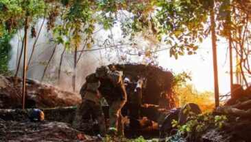 В районі Покровська тривають інтенсивні бої: ЗСУ відбили понад 20 атак росіян