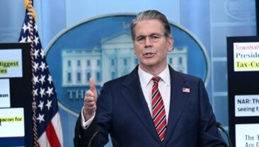 США продовжили виключення з санкцій щодо російської морської нефти