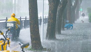 Сильні дощі в Китаї: щонайменше 21 загиблий