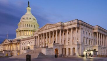 Сенат США розглядає законопроект про обмеження військових повноважень Трампа