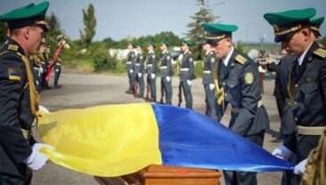 Прах Андрія Мельника повернувся в Україну