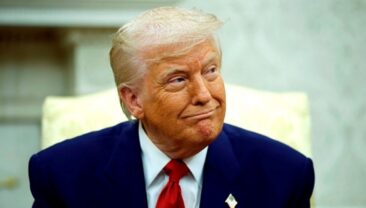 Смартфон Trump Mobile T1 виявив дефект з прапором США