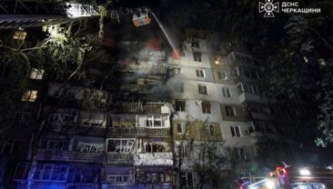 Атака дрона в Черкассах: 11 постраждалих, займання у багатоповерхівці
