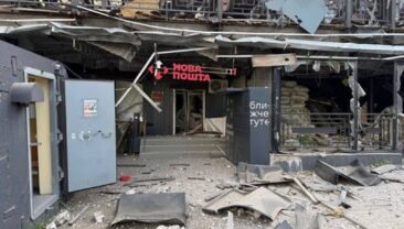 Пожежа в Краматорську: російський авіаудар пошкодив відділення Нова пошта