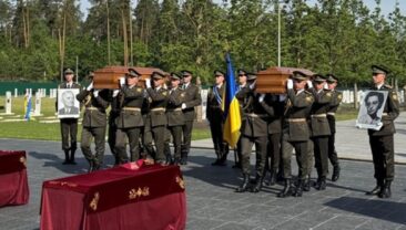 Перезахоронення Андрія Мельника на Національному військовому меморіальному кладовищі