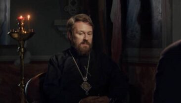 Митрополита Ілариона затримали в Чехії з підозрілими контейнерами