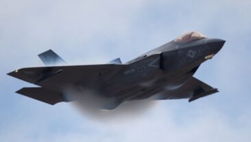 Масштабні удари США та Ізраїлю по іранським суднам в Ормузському проливі
