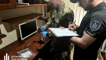 В Донеччині правоохоронець продавав зброю через мессенджер