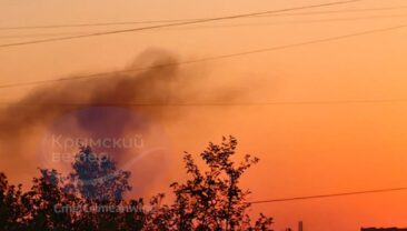 В Севастопольській бухті спалахнув вогонь після атак дронів