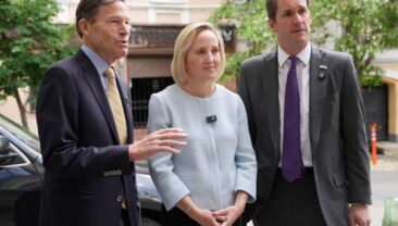 США підтверджують, що посольство в Україні залишається відкритим