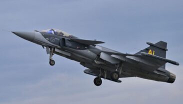 Швеція офіційно передає Україні 16 істребителів Gripen та планує продаж ще 22 нових моделей