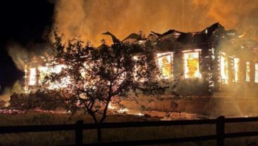 В Україні внаслідок ворожої атаки згоріла школа