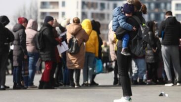 Україна обговорює умови для повернення громадян з-за кордону