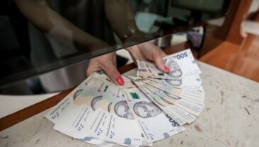 Середня зарплата в Україні: дані за квітень 2026 року
