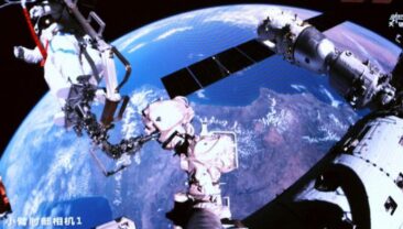 Космонавти місії «Шеньчжоу-21» завершили третій раунд позакорабельної діяльності