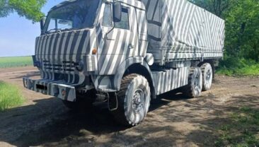 Російські захоплювачі випробовують новий камуфляж у боротьбі з українськими дронами