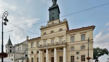 У Люблині зняли український прапор у відповідь на назву підрозділу