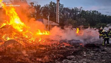 Атака російських дронів призвела до пожежі на підприємстві в Харьківській області