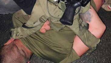 На Хмельниччині затримали чоловіка, який стріляв із автомата біля ТЦК