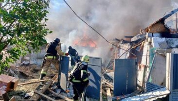 В Павлограді окупанти вбили дитину, полум’я знищує домівки