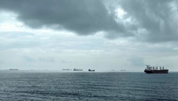Трафік в Ормузькому проливі досягнув рекорду після угоди США та Ірану
