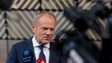 Прем’єр Польщі закликав президентів знизити напруженість у дипломатичному скандалі