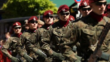 Падіння патріотизму в Польщі: молодь не готова до захисту країни