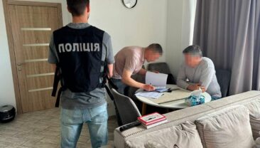Екс-міністр організовував виїзди українських артистів за кордон