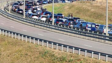 У Кримського мосту утворилася велика пробка через масовий виїзд з окупованого Криму