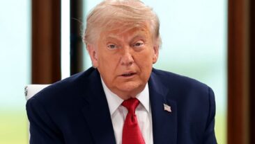 Трамп погрожує захопленням Ормузського проливу