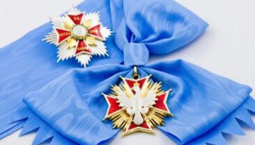Польська влада пояснила, чому нагороди залишаються за історичними постатями