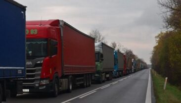 В Україні вводять сезонні обмеження на рух великогабаритного транспорту