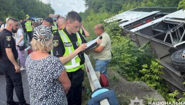 В Хмельницькій області сталася аварія з туристичним автобусом, в якому подорожували 54 захисники України