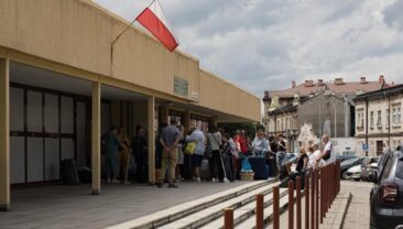 В Україні українцям масово відмовляють у статусі тимчасової захисту в Польщі