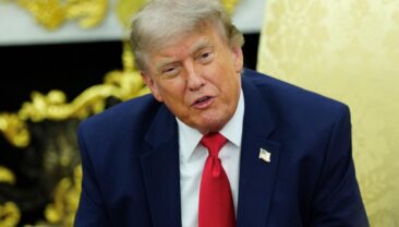 Дональд Трамп: Володимир Зеленський блискуче справляється зі своєю місією
