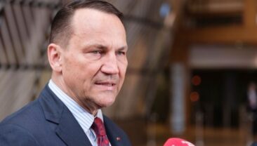 Глава МЗС Польщі вважає, що рішення про позбавлення Зеленського ордена було помилкою